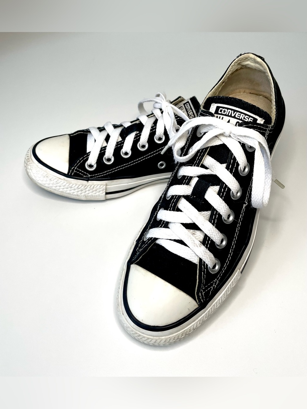 Converse Unisex Chuck Taylor AllStar Sneakers Low Top Sneakers Black and White